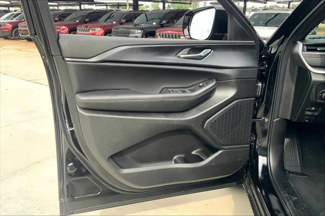 new 2025 Jeep Grand Cherokee car, priced at $40,380