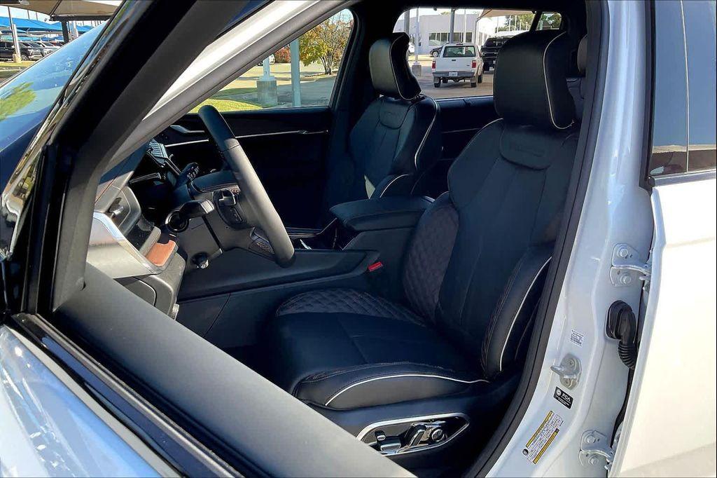 new 2025 Jeep Grand Cherokee L car, priced at $64,945