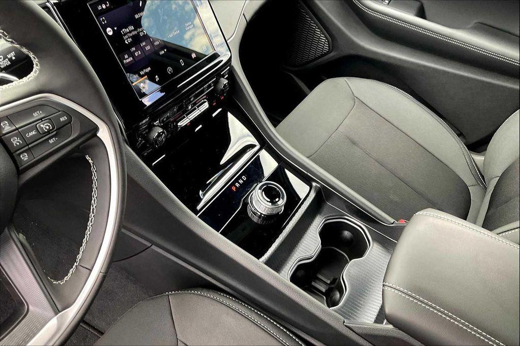 new 2025 Jeep Grand Cherokee L car, priced at $42,915