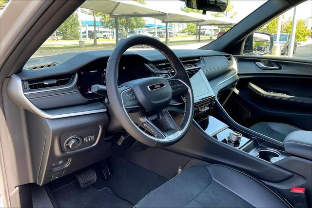 new 2025 Jeep Grand Cherokee car, priced at $43,000