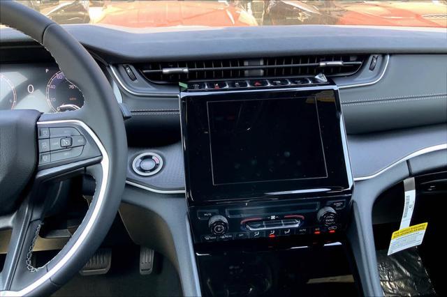 new 2025 Jeep Grand Cherokee car, priced at $37,875