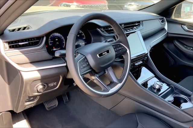 new 2025 Jeep Grand Cherokee car, priced at $37,875