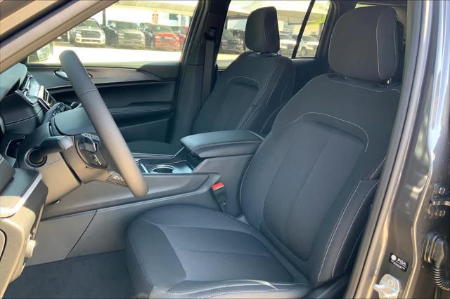 new 2025 Jeep Grand Cherokee car, priced at $37,875
