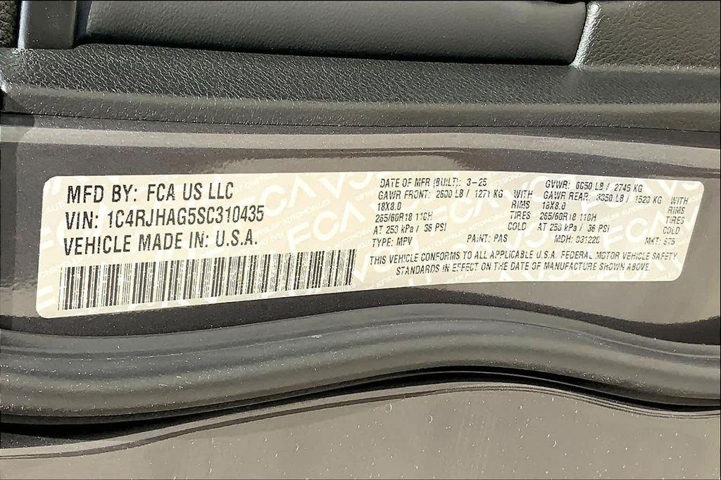 new 2025 Jeep Grand Cherokee car, priced at $37,975