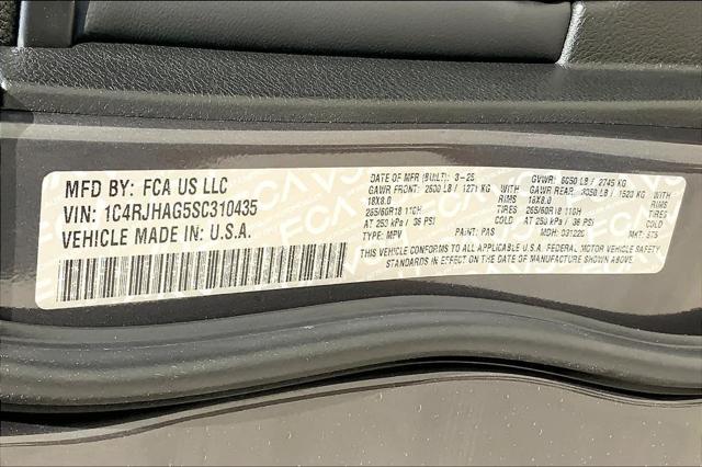 new 2025 Jeep Grand Cherokee car, priced at $37,875