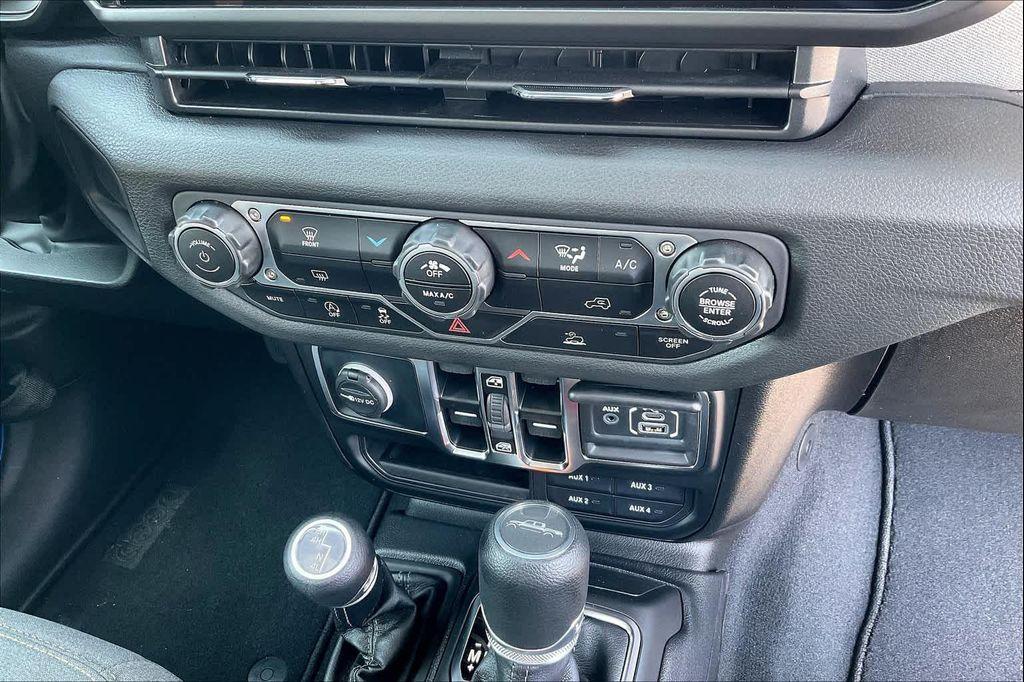new 2025 Jeep Gladiator car, priced at $43,330