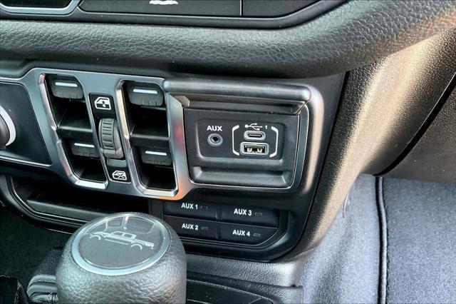 new 2025 Jeep Gladiator car, priced at $43,330