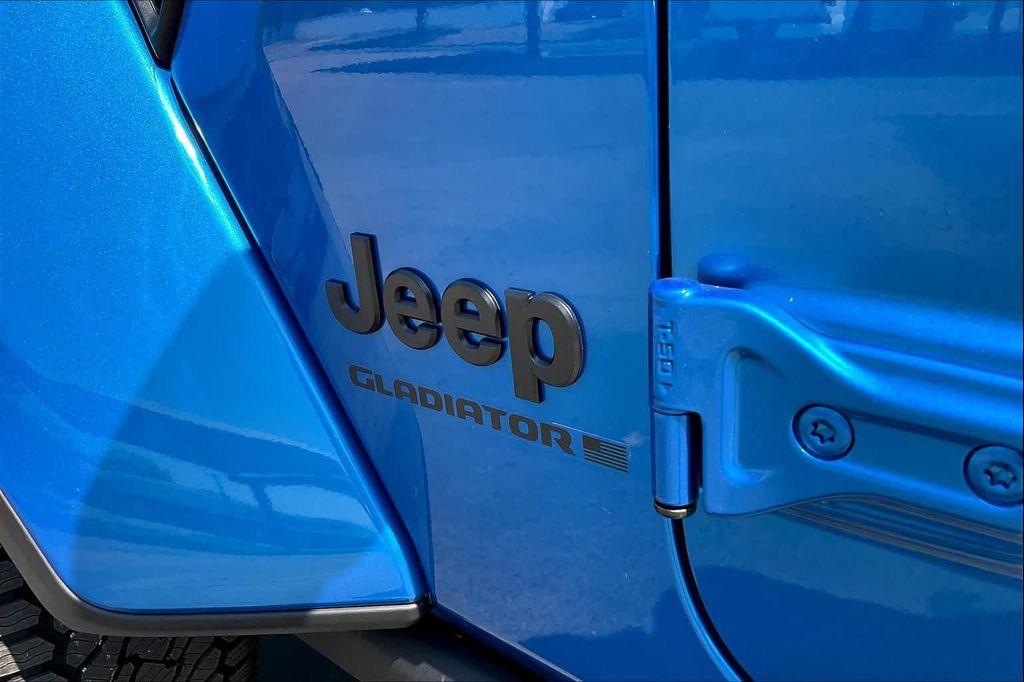 new 2025 Jeep Gladiator car, priced at $43,330