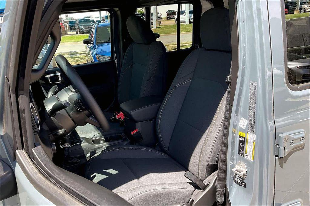 new 2025 Jeep Gladiator car, priced at $43,330