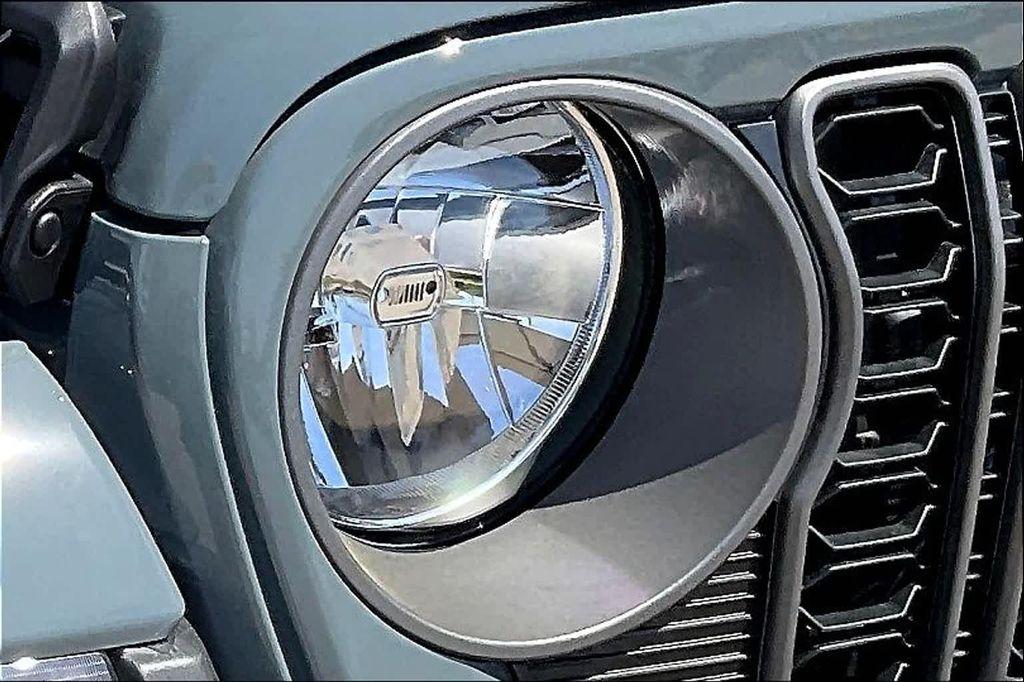 new 2025 Jeep Gladiator car, priced at $43,330