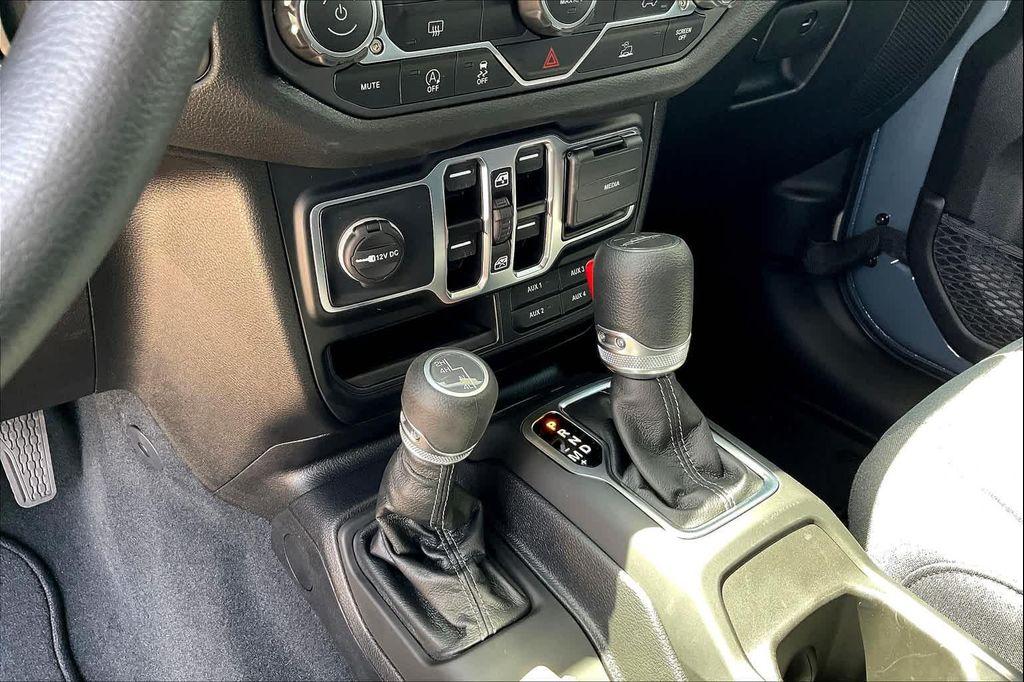 new 2025 Jeep Gladiator car, priced at $43,330