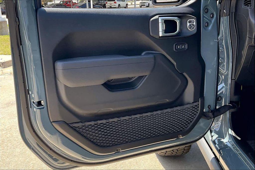 new 2025 Jeep Gladiator car, priced at $43,330