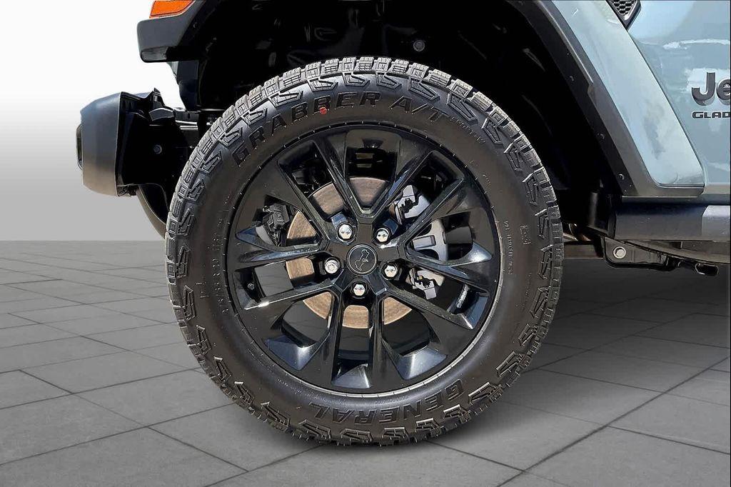 new 2025 Jeep Gladiator car, priced at $43,330