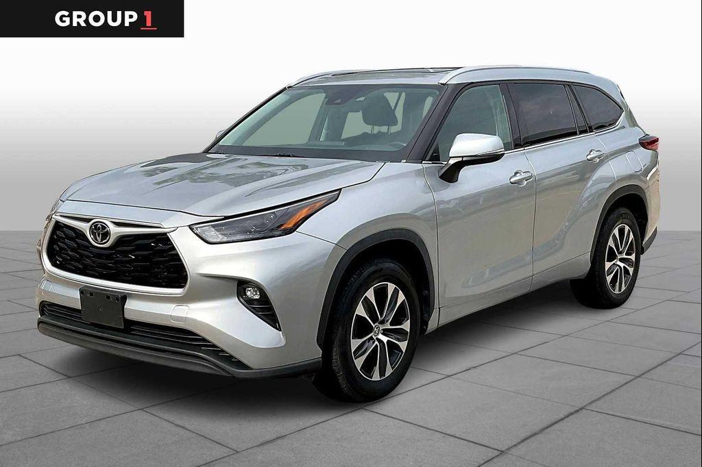 used 2022 Toyota Highlander car, priced at $31,999