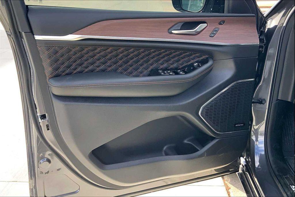 new 2025 Jeep Grand Cherokee car, priced at $57,015