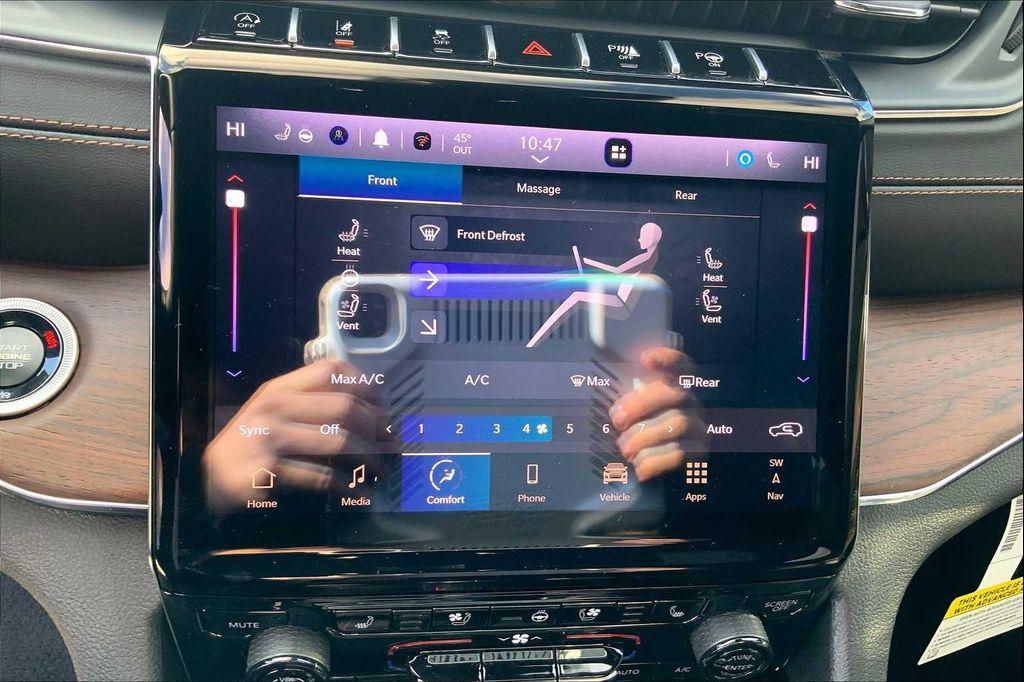 new 2025 Jeep Grand Cherokee car, priced at $57,015