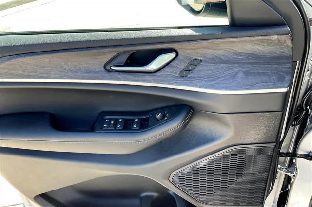 new 2025 Jeep Grand Cherokee car, priced at $48,000