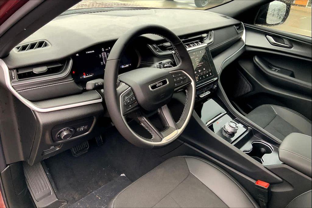 new 2025 Jeep Grand Cherokee car, priced at $42,806