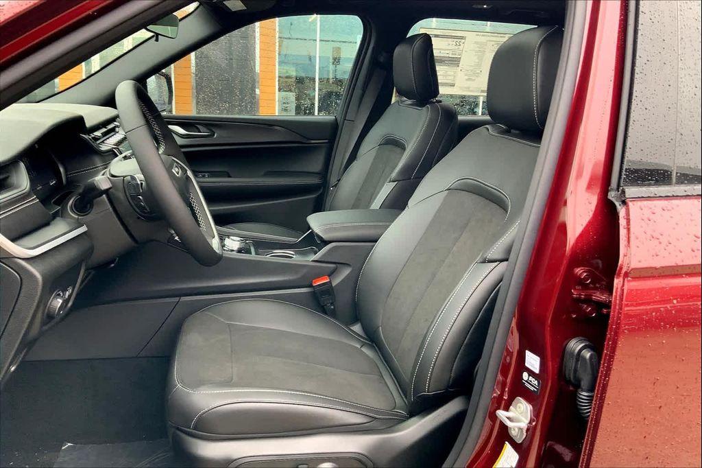 new 2025 Jeep Grand Cherokee car, priced at $42,806