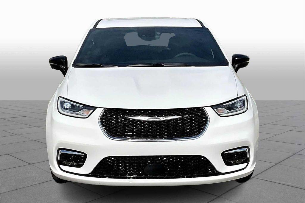 new 2025 Chrysler Pacifica car, priced at $45,725