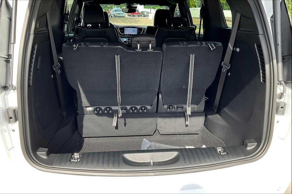new 2025 Chrysler Pacifica car, priced at $45,725