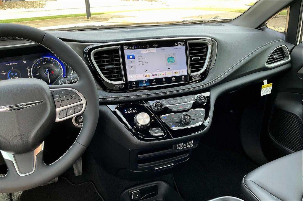 new 2025 Chrysler Pacifica car, priced at $45,725