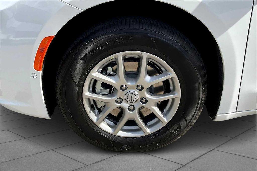 new 2025 Chrysler Pacifica car, priced at $45,725