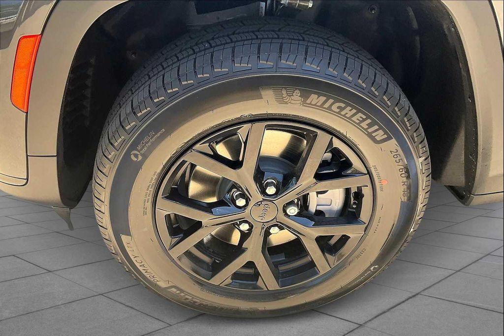 new 2025 Jeep Grand Cherokee L car, priced at $45,725