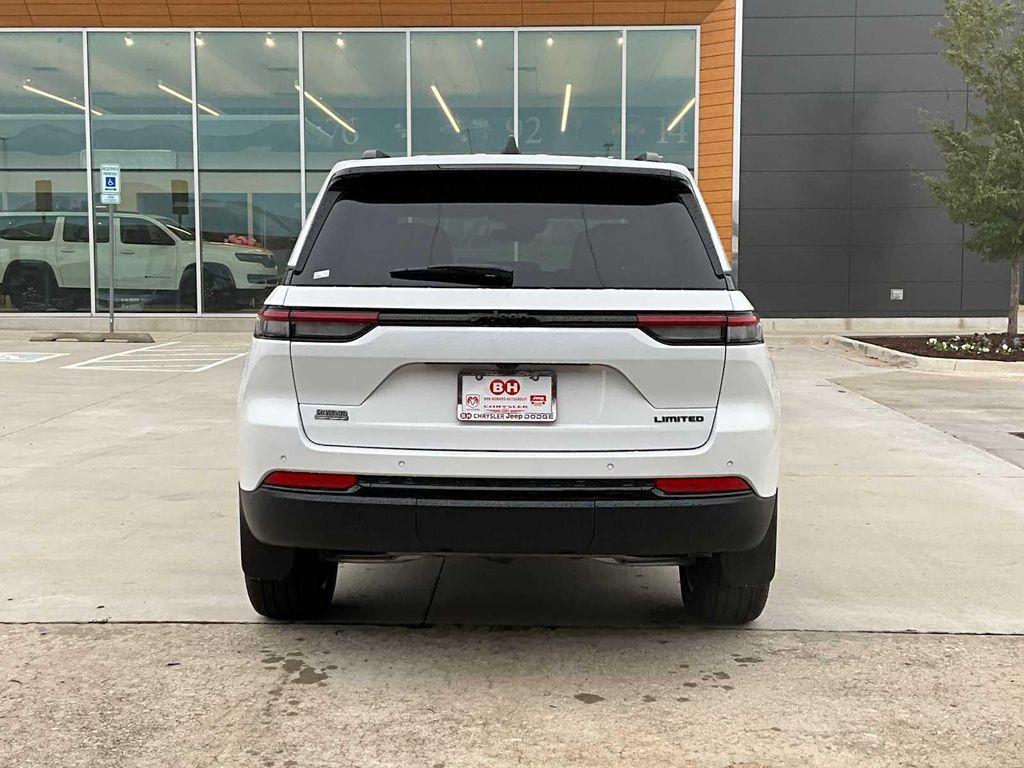 new 2025 Jeep Grand Cherokee car, priced at $44,825