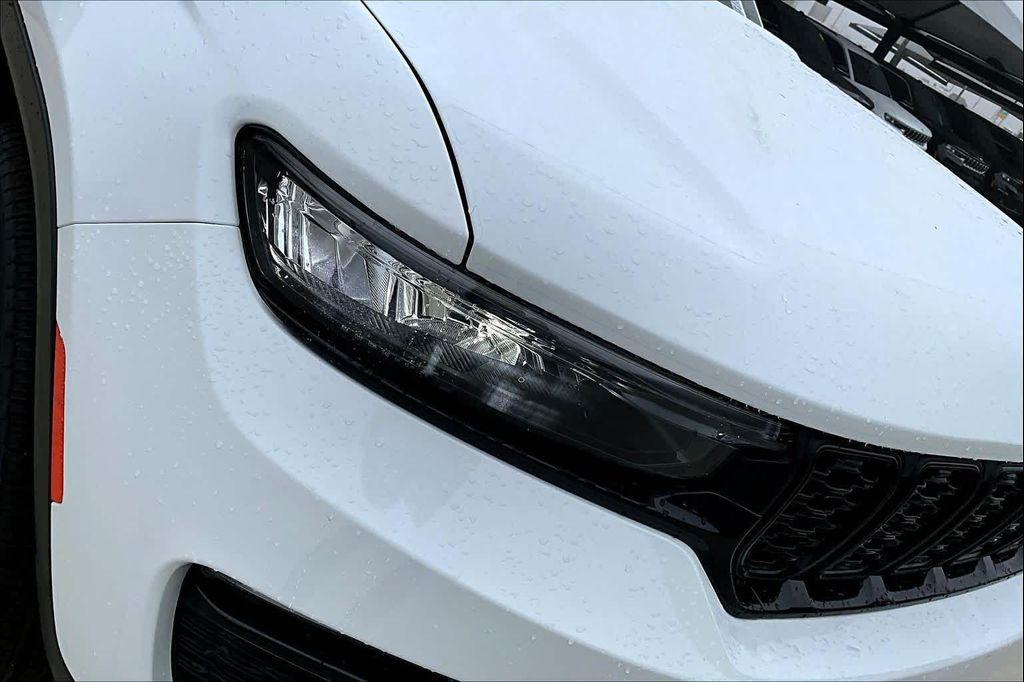 new 2025 Jeep Grand Cherokee car, priced at $44,825