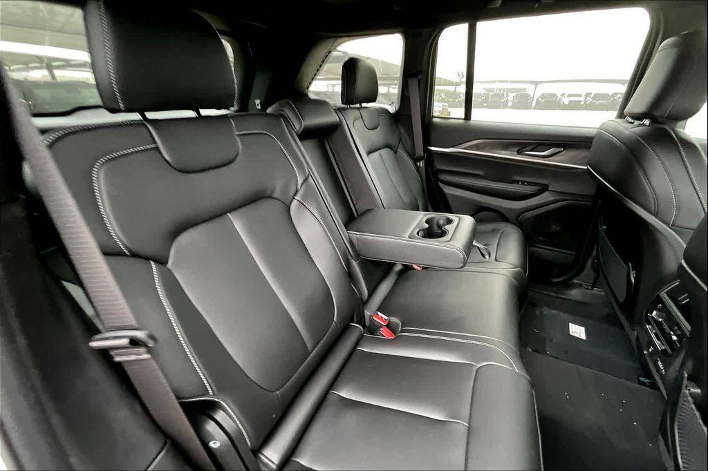 new 2025 Jeep Grand Cherokee car, priced at $44,825