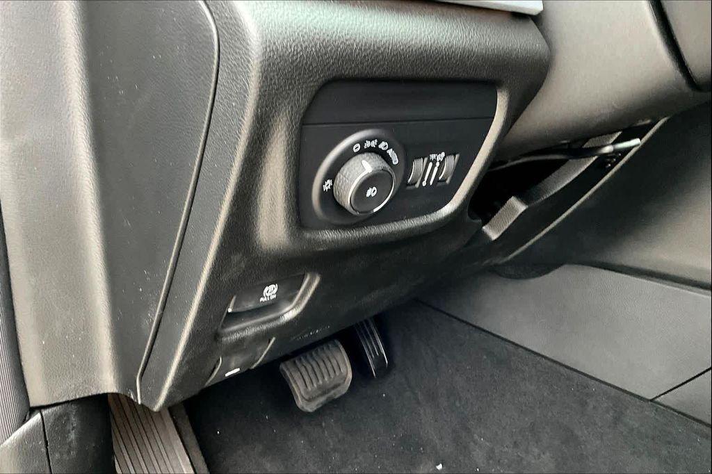 new 2025 Jeep Grand Cherokee car, priced at $44,825