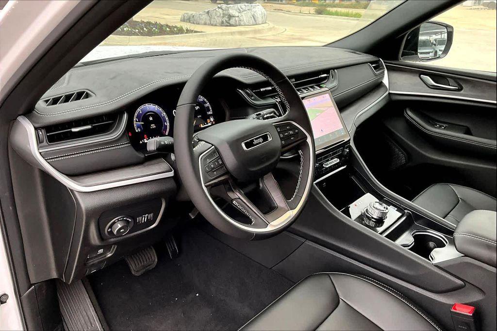 new 2025 Jeep Grand Cherokee car, priced at $44,825