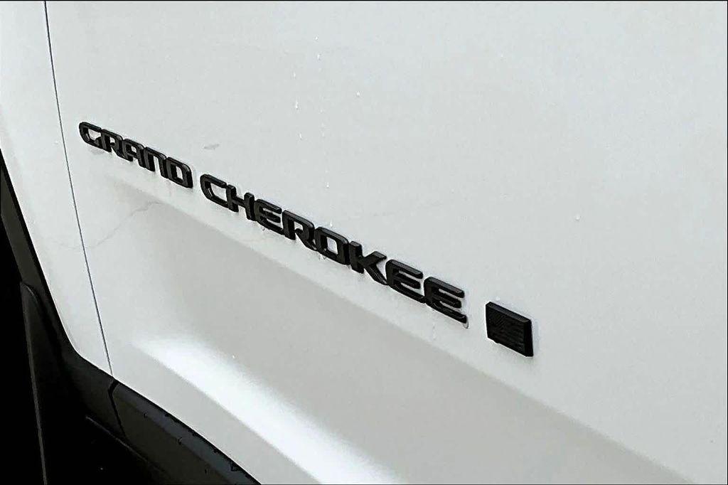 new 2025 Jeep Grand Cherokee car, priced at $44,825