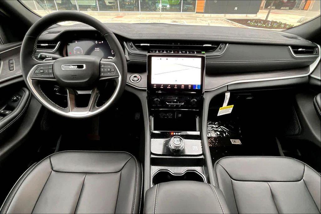 new 2025 Jeep Grand Cherokee car, priced at $44,825
