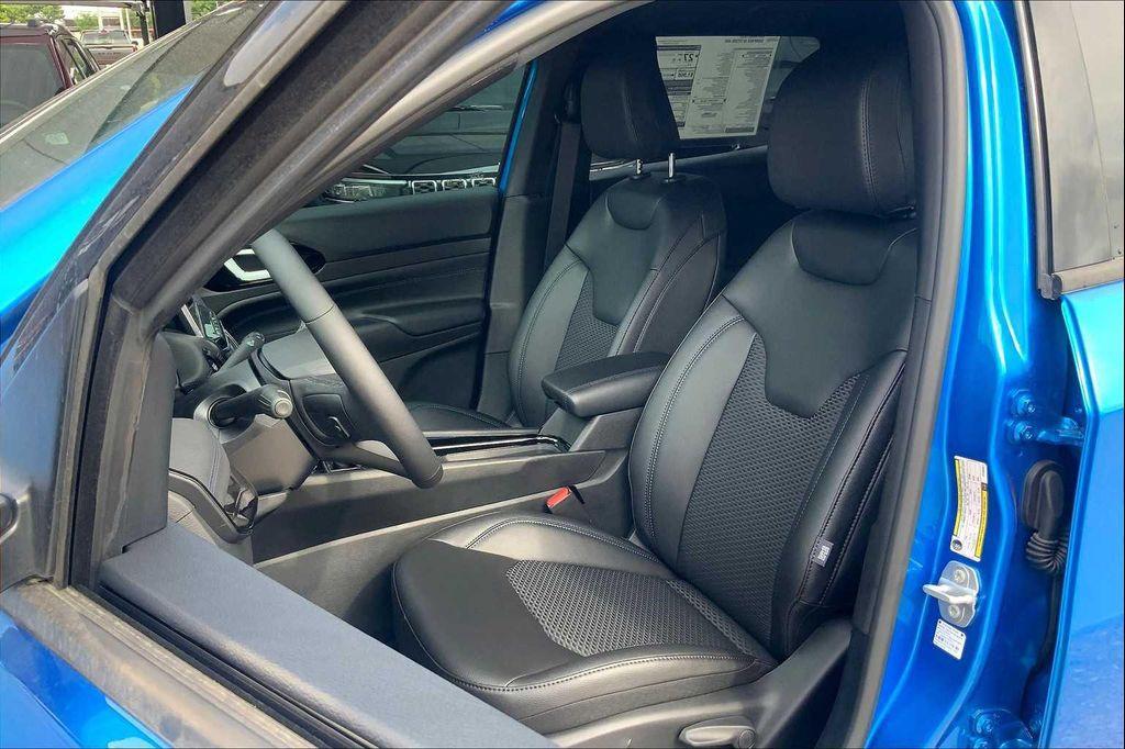 new 2025 Jeep Compass car, priced at $28,752