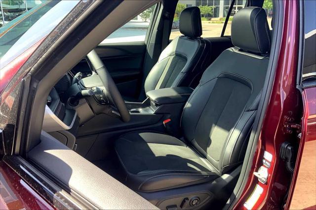new 2025 Jeep Grand Cherokee car, priced at $40,380