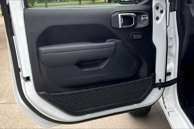 new 2025 Jeep Gladiator car, priced at $48,900