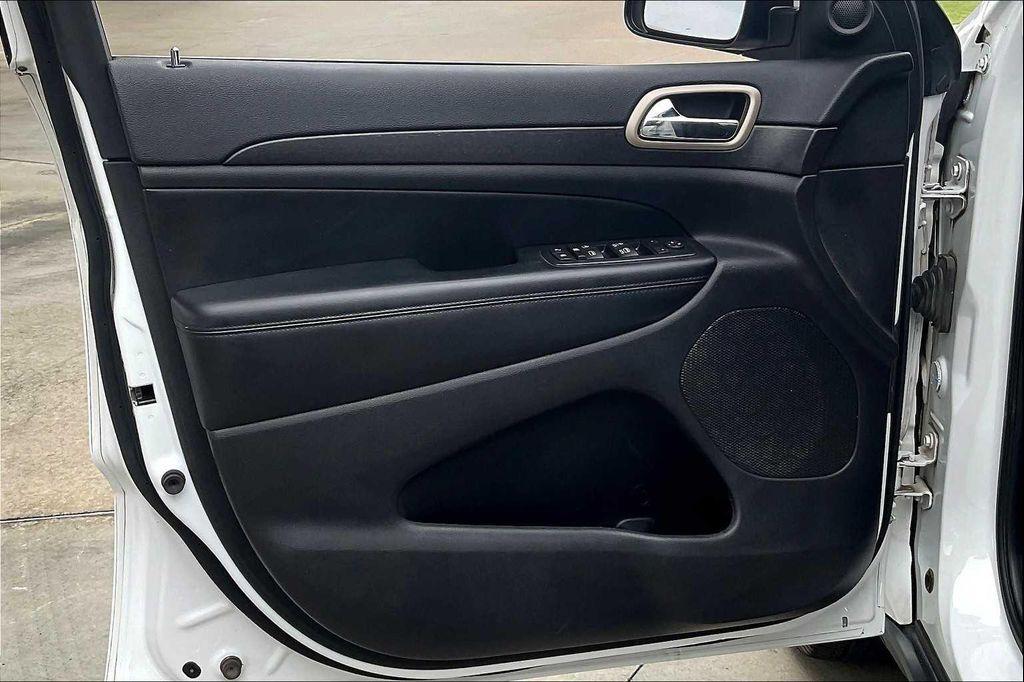 used 2015 Jeep Grand Cherokee car, priced at $13,999