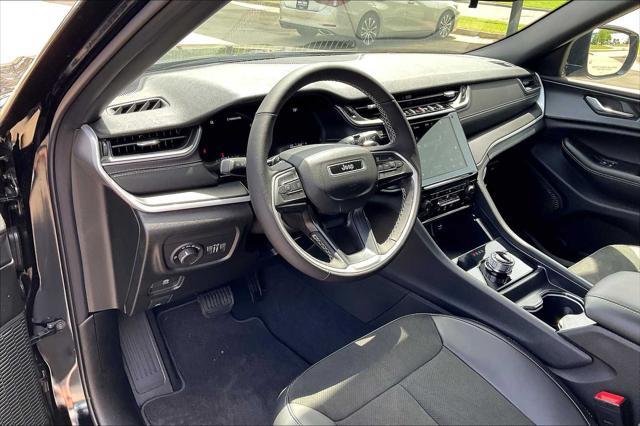 new 2025 Jeep Grand Cherokee car, priced at $46,000