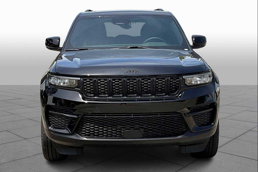 new 2025 Jeep Grand Cherokee car, priced at $45,875