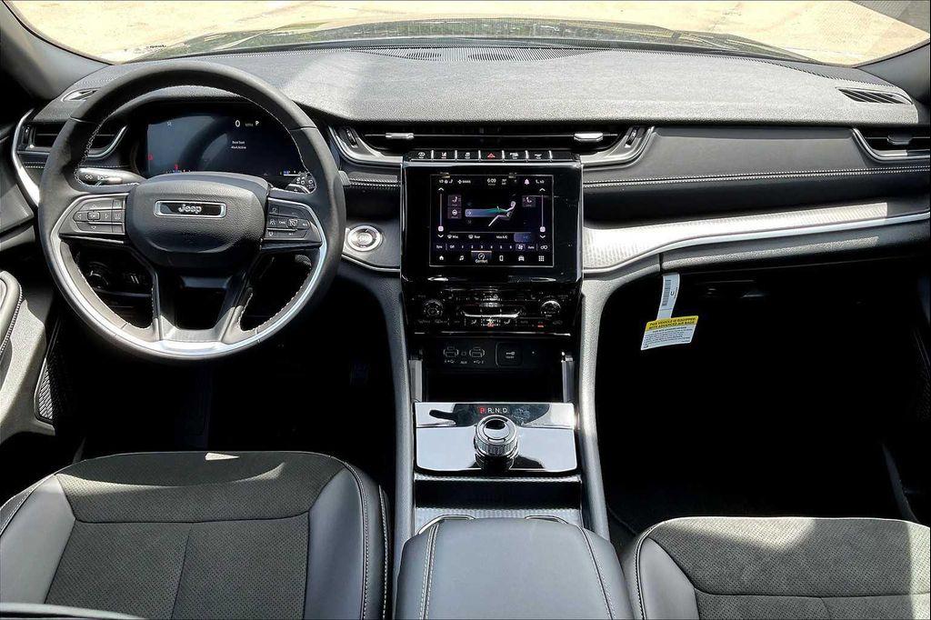 new 2025 Jeep Grand Cherokee car, priced at $45,875