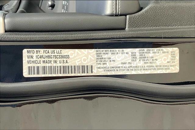 new 2025 Jeep Grand Cherokee car, priced at $44,495