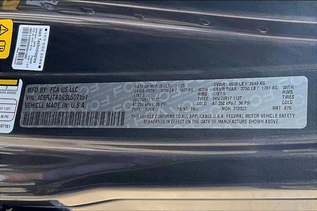 new 2025 Jeep Gladiator car, priced at $50,185