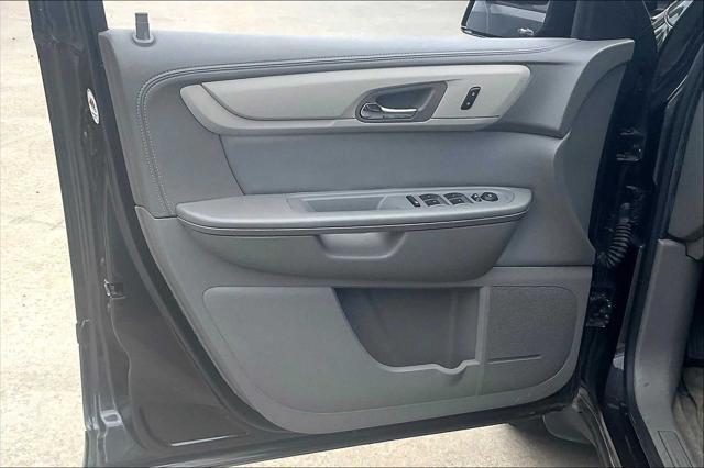 used 2015 Chevrolet Traverse car, priced at $9,500