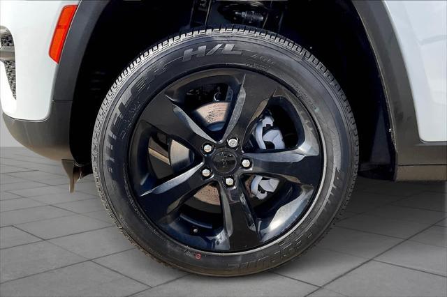 new 2025 Jeep Grand Cherokee car, priced at $45,775