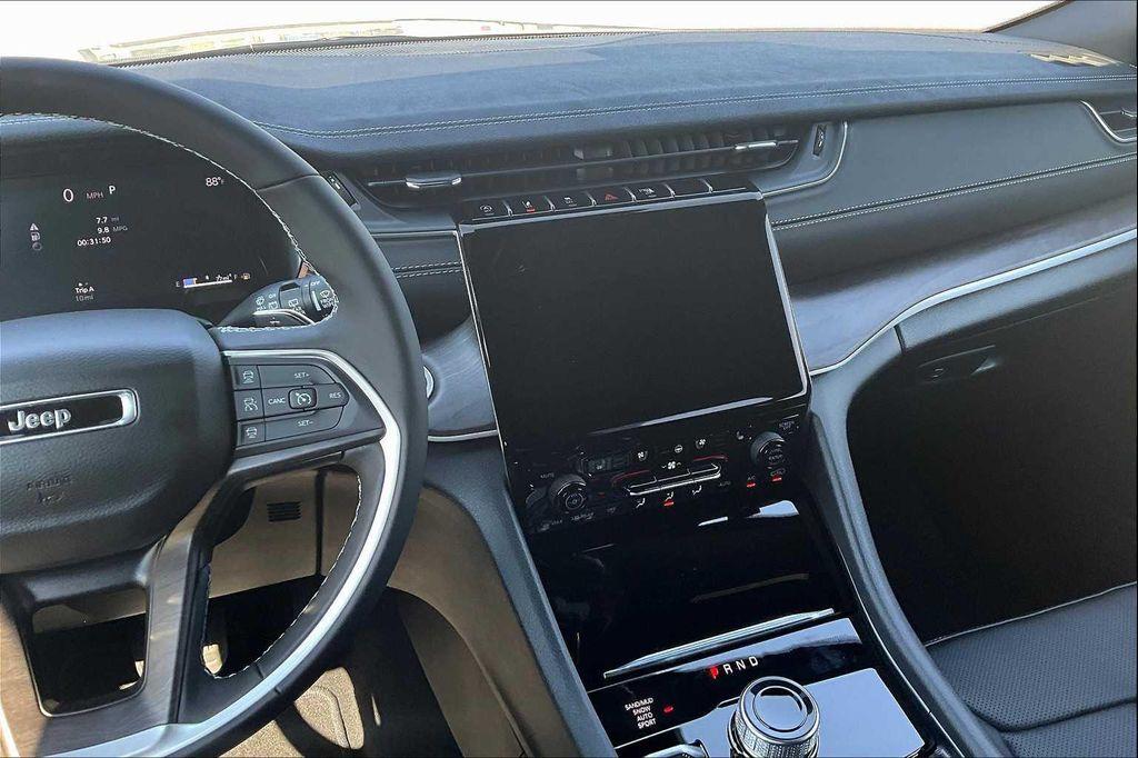 new 2025 Jeep Grand Cherokee car, priced at $50,660