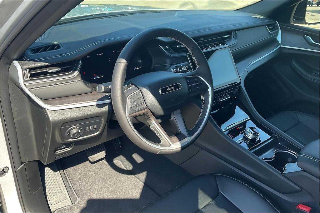 new 2025 Jeep Grand Cherokee car, priced at $50,660