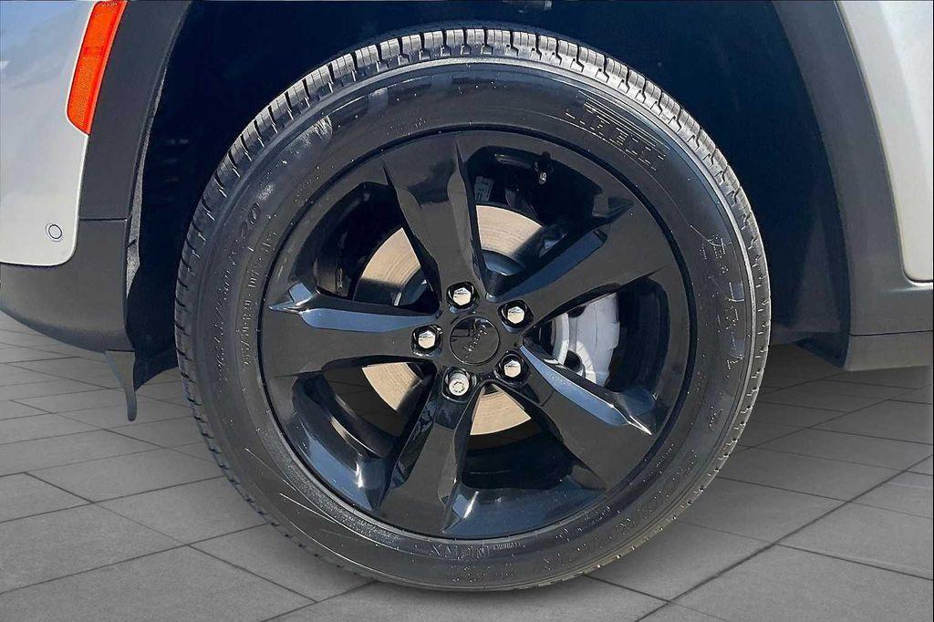 new 2025 Jeep Grand Cherokee car, priced at $50,660