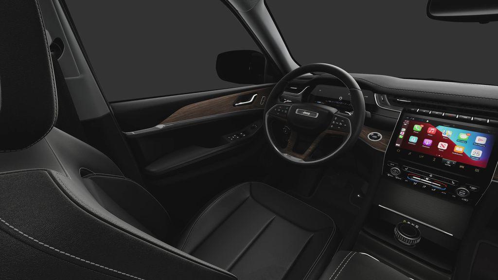 new 2025 Jeep Grand Cherokee car, priced at $41,690